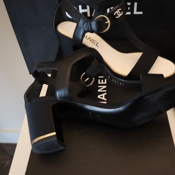 Chanel 23C Black Sandals T-Strap Pearl CC Leather Grosgrain Block Heel Size 8.5 - Picture 8 of 15